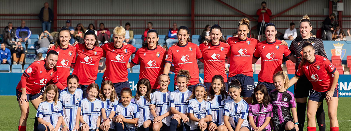 Las jugadoras de nuestro Fútbol 8 D con Osasuna Femenino